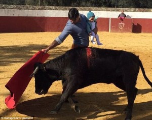 3090499600000578-3415915-The_bullfighter_wrote_Carmen_s_debut_under_the_hashtag_orgullode-m-1_1453738576026
