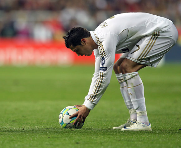 Cristiano_Ronaldo_takes_penalty_8