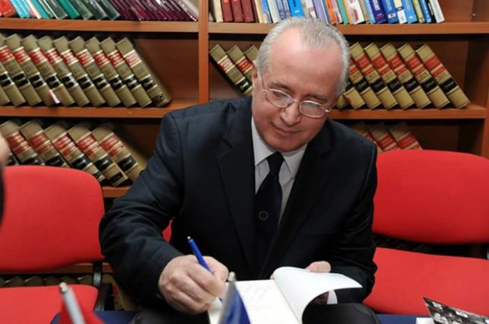 d8b8208db6a6a3b6d05d2f41dae8b02d_XL