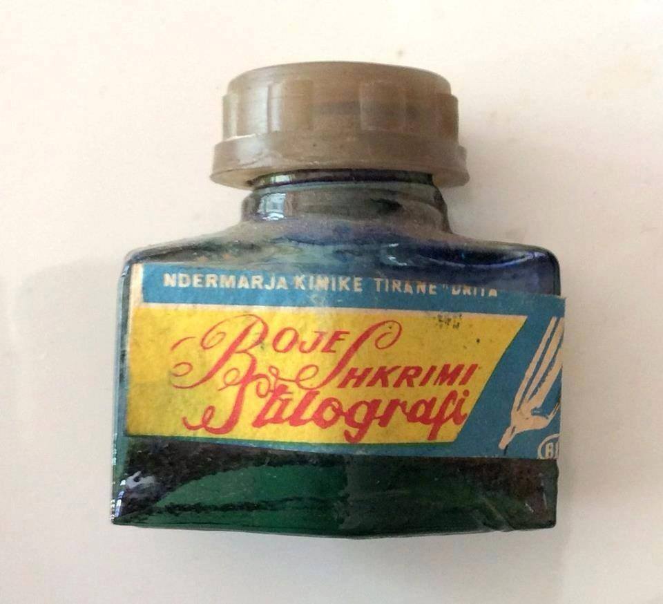 boje-shkrimi-me-stilograf