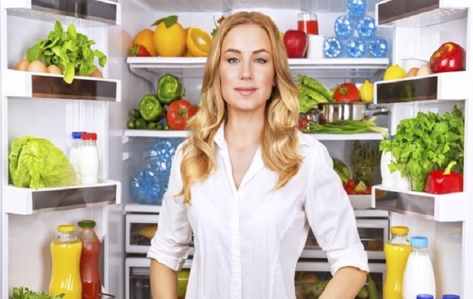 woman-with-healthy-fridge-640x358